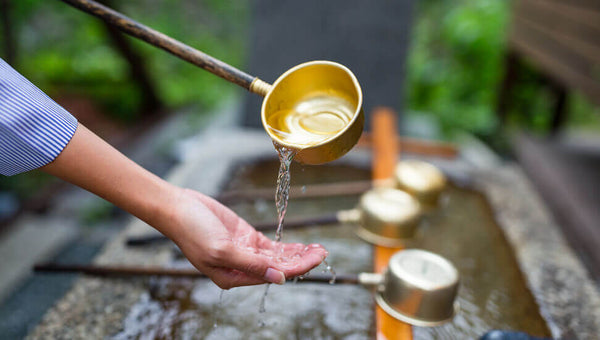 Holy water, blessed water – between mystery and the laboratory lens